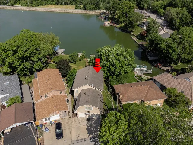 $659,999 | 14 Emerald Shore Drive, Lake Tapawingo, MO 64015