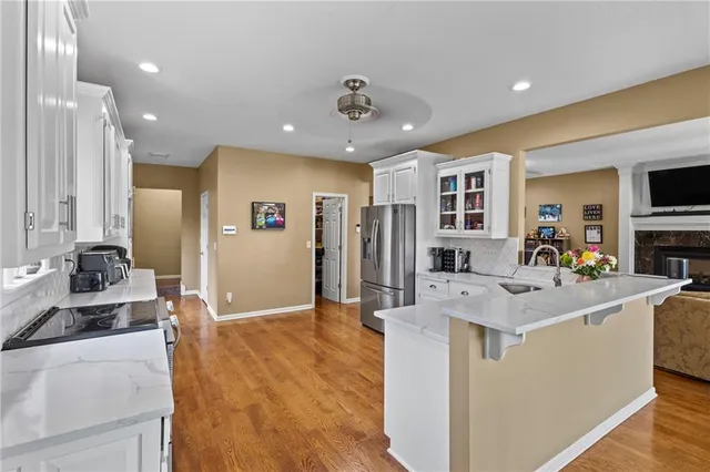 $659,999 | 14 Emerald Shore Drive, Lake Tapawingo, MO 64015