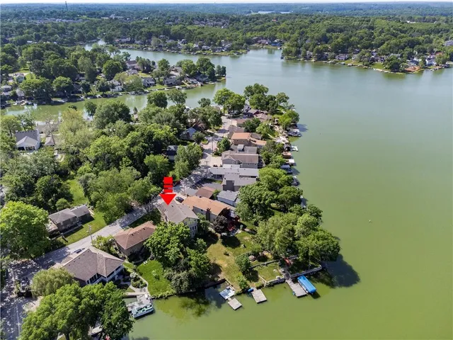 $659,999 | 14 Emerald Shore Drive, Lake Tapawingo, MO 64015