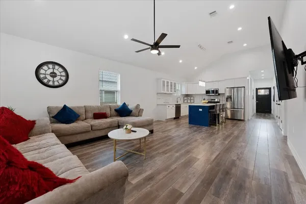 $2,000 | 4547 Newberry Street, Houston, TX 77051