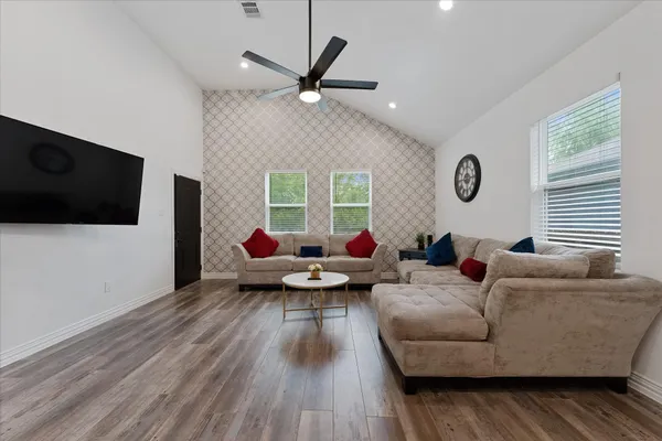 $2,050 | 4547 Newberry Street, Houston, TX 77051