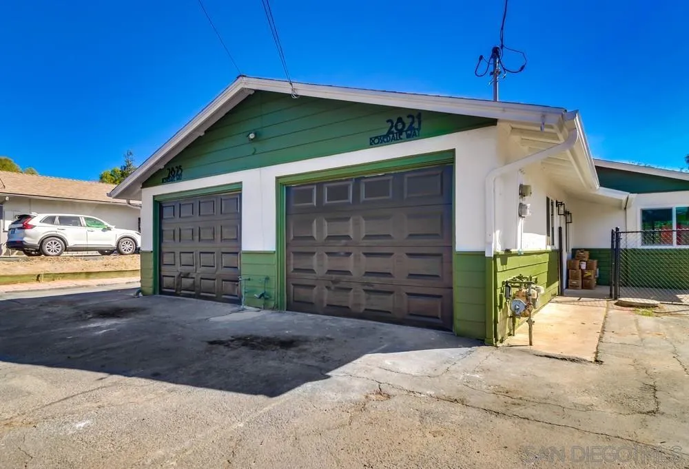 2821-25 Rosedale Way Spring Valley, CA 91977 - Photo 3 of 72 a front view of a house with a yard