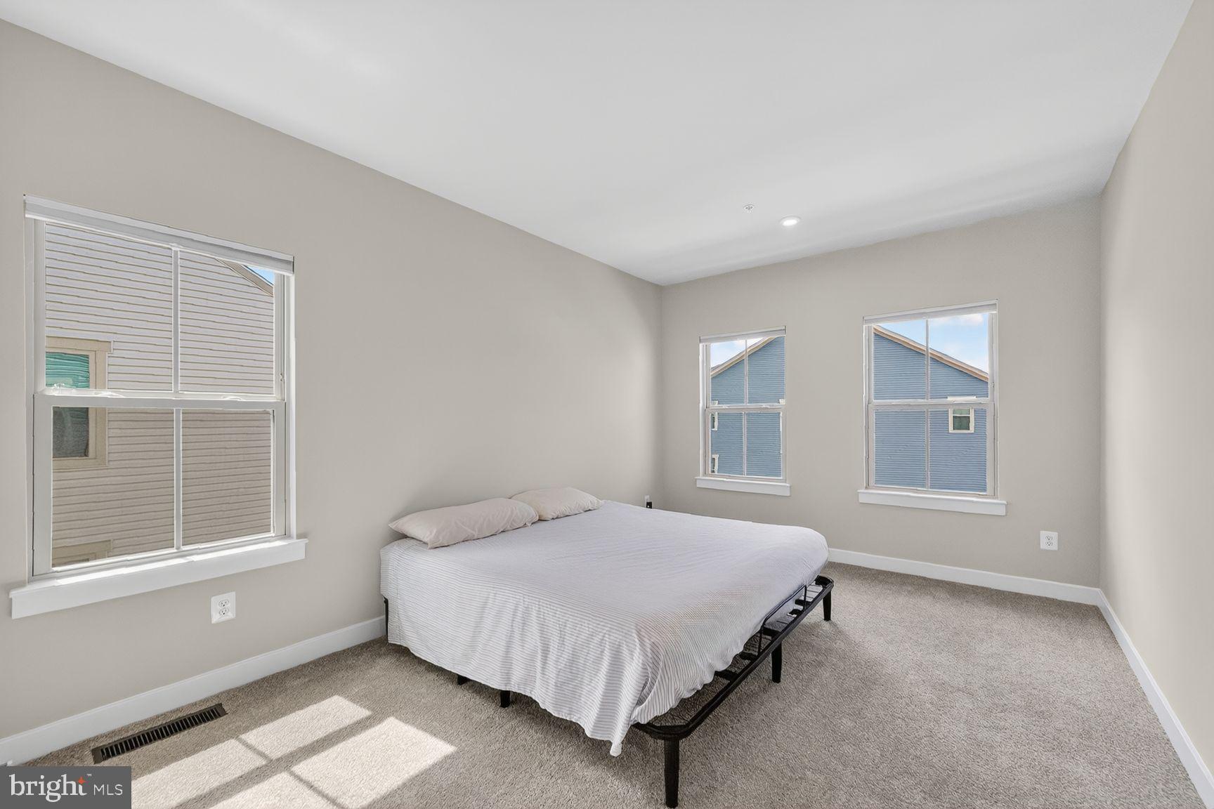 42548 Invergordon Terrace Sterling, VA 20166 - Photo 23 of 30 Second Bedroom