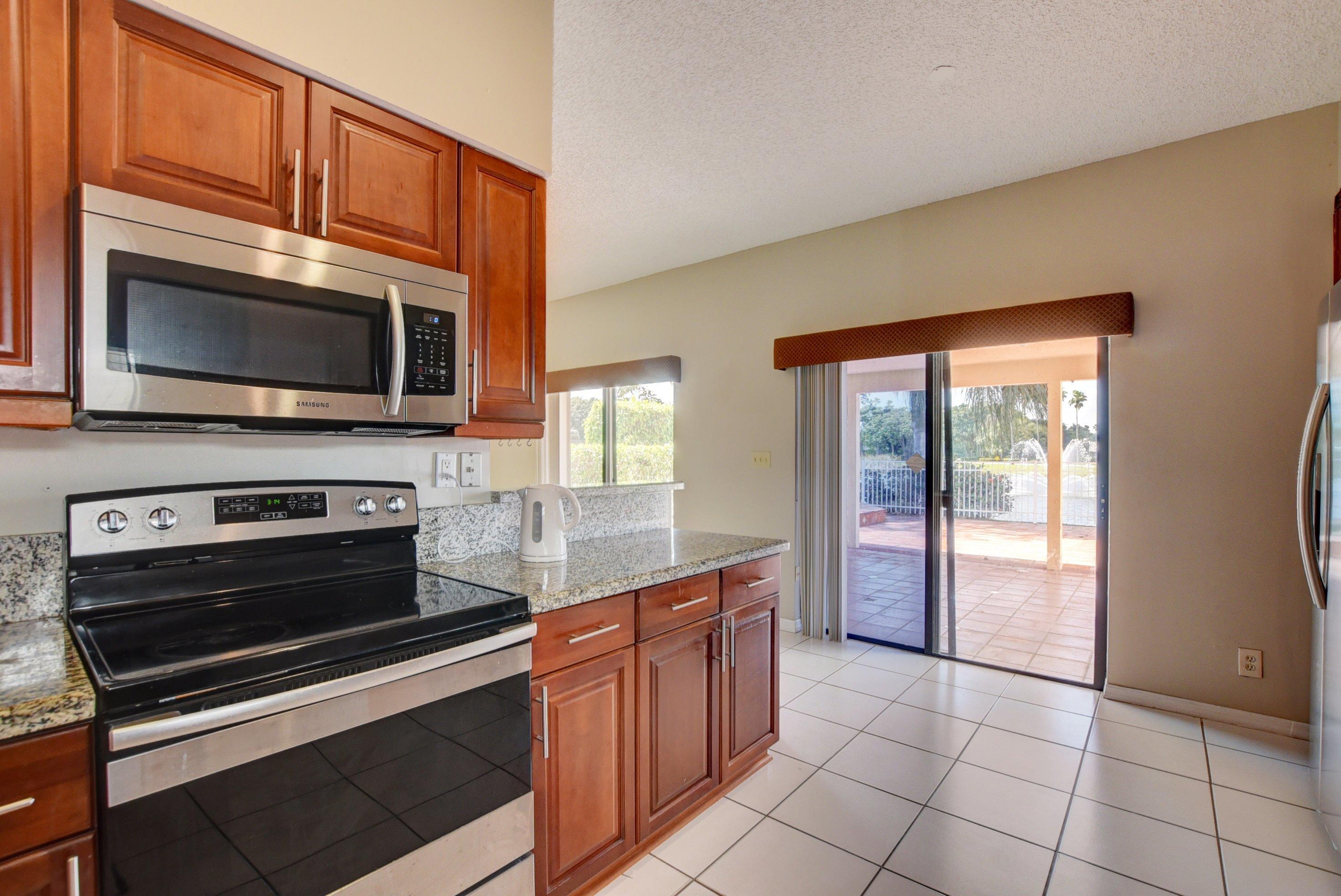8718 Vía Reale Boca Raton, FL 33496 - Photo 11 of 26 11
