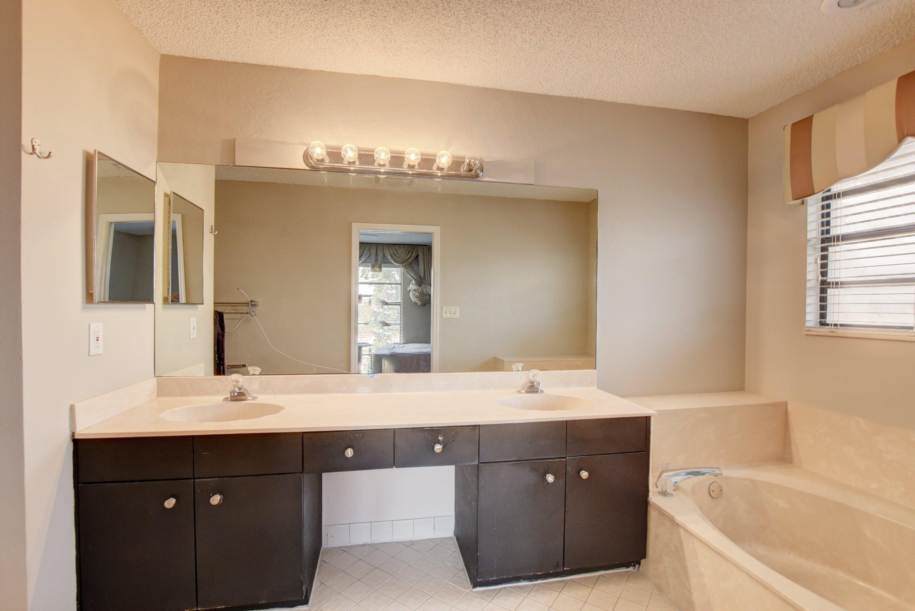 8718 Vía Reale Boca Raton, FL 33496 - Photo 14 of 26 14