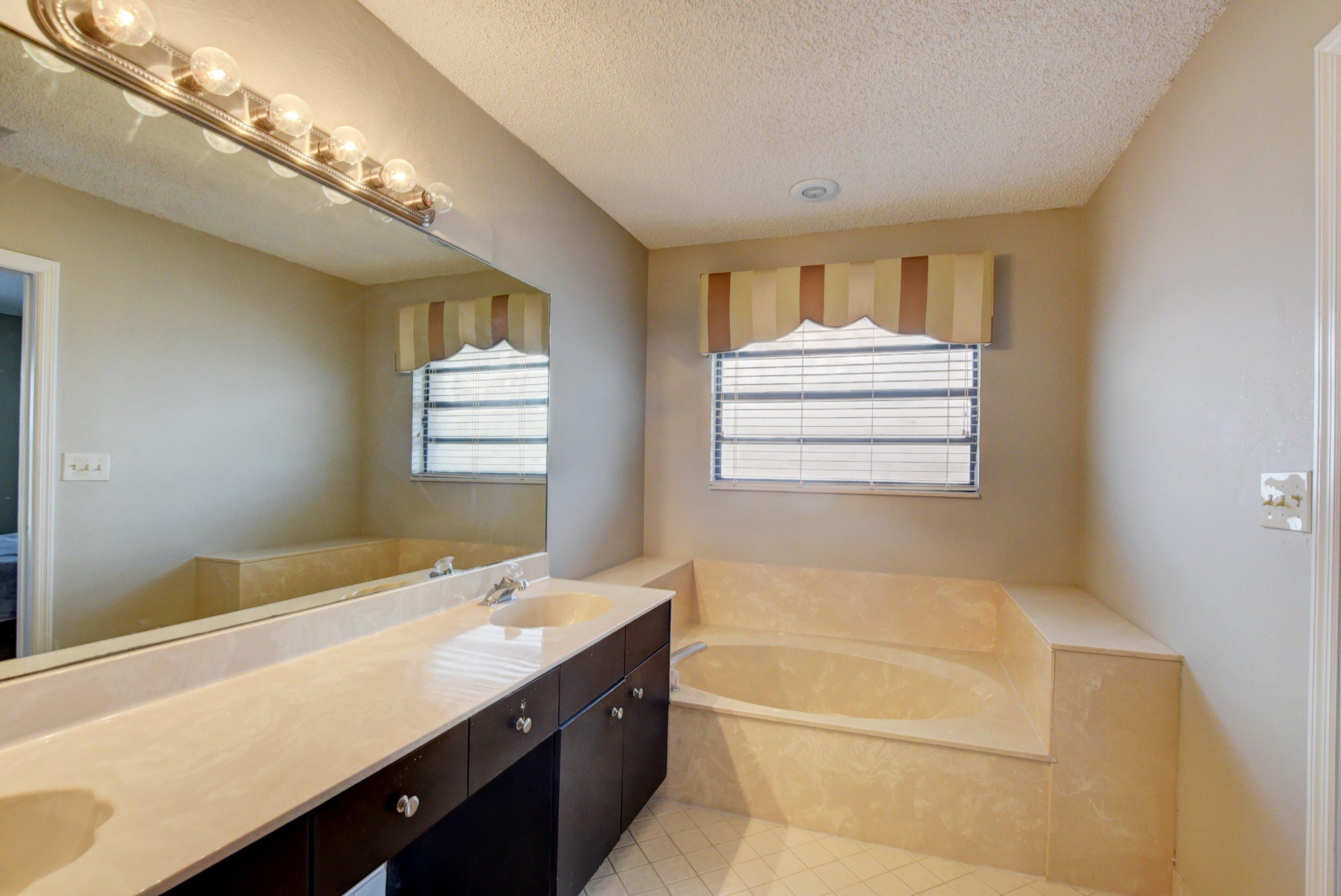 8718 Vía Reale Boca Raton, FL 33496 - Photo 15 of 26 15