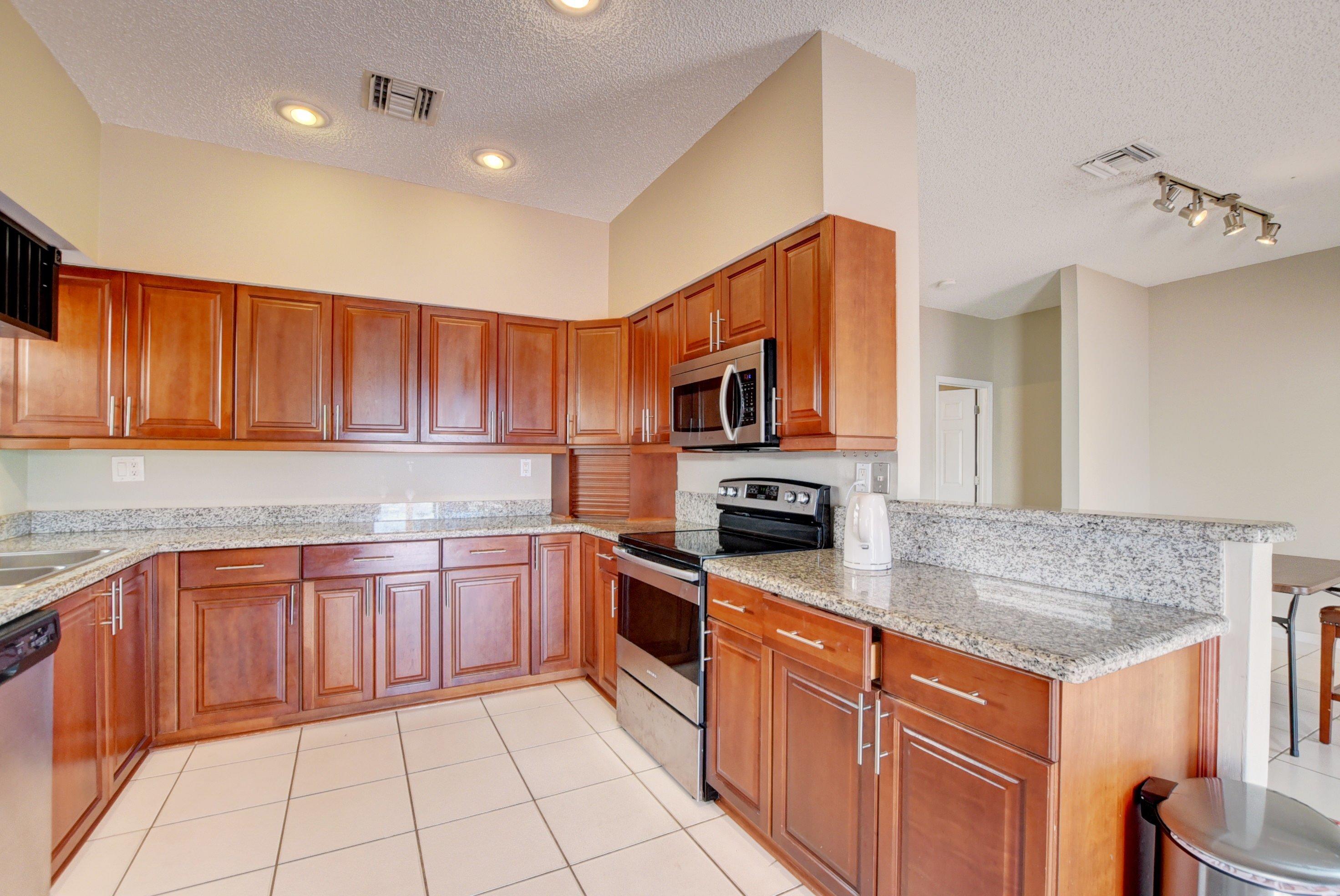 8718 Vía Reale Boca Raton, FL 33496 - Photo 10 of 26 10