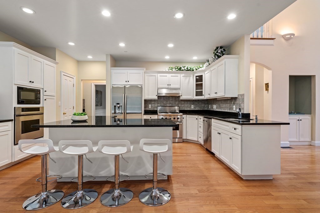 6 Sandy Hill Road Wayland, MA 01778 - Photo 13 of 40