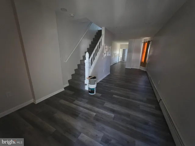 a view of entryway and kitchen