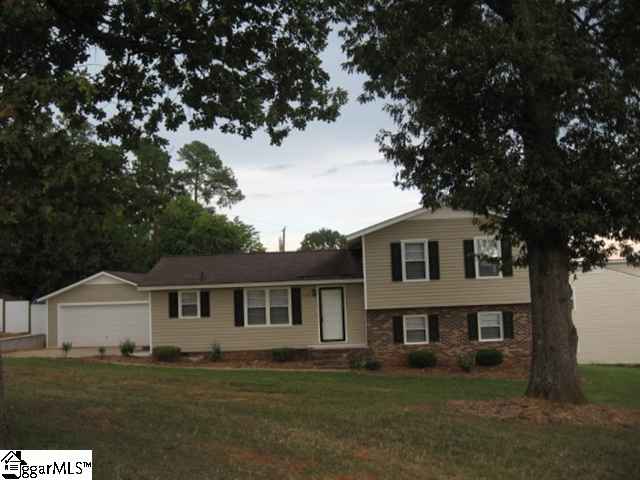 433 Rotterdam Road Easley, SC 29640 - Photo 1 of 17