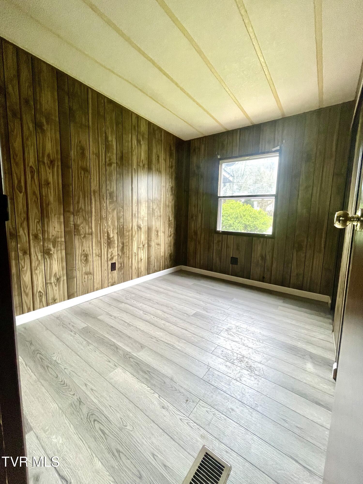 6060 Daniel Boone Road Gate City, VA 24251 - Photo 11 of 22 IMG_7229