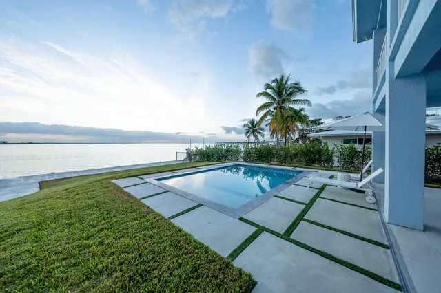 $2,200,000 | 1631 Sunrise Drive, Big Pine Key, FL 33043