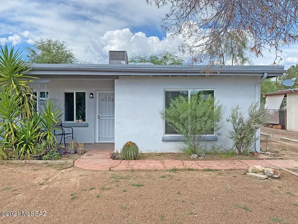 $925 | 4817 East 2nd Street, Tucson, AZ 85711