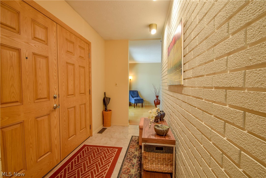17141 Ridge Point Circle Strongsville, OH 44136 - Photo 4 of 30 Gallery Image 4