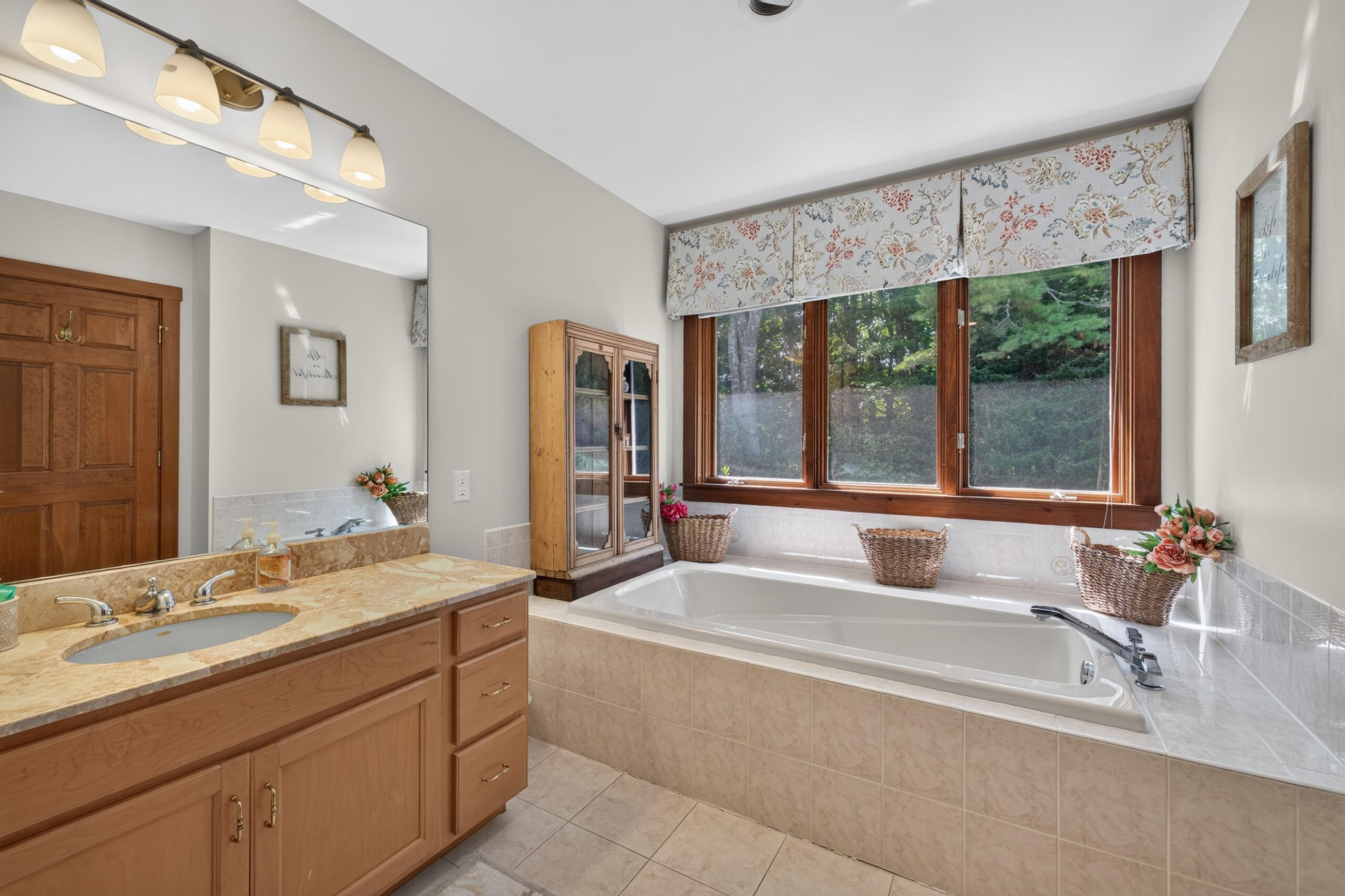 217-219 Sea Road Kennebunk, ME 04043 - Photo 47 of 114 Primary bath