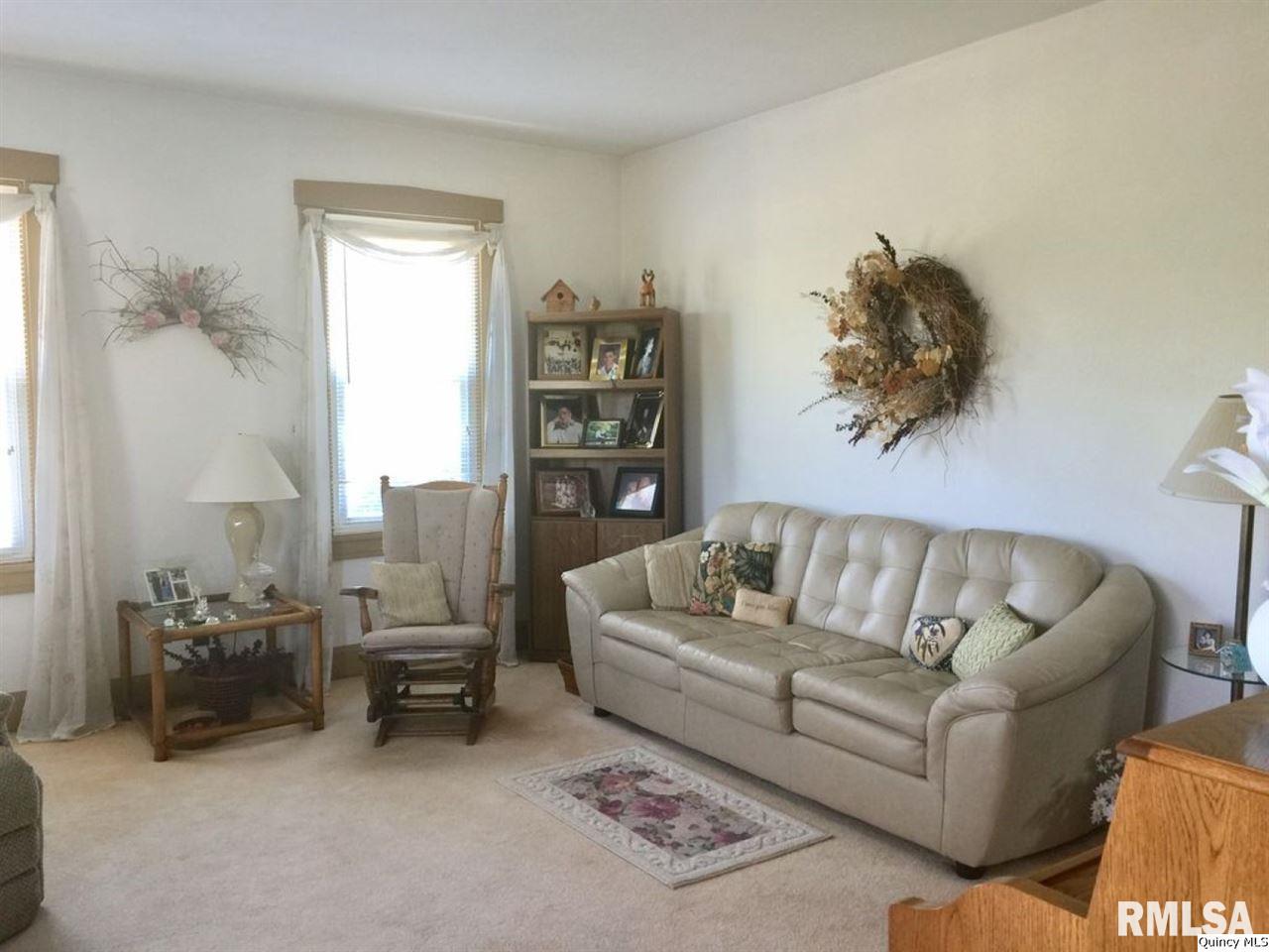 6025 Bitter Road Quincy, IL 62305 - Photo 6 of 27 Gallery Image 6