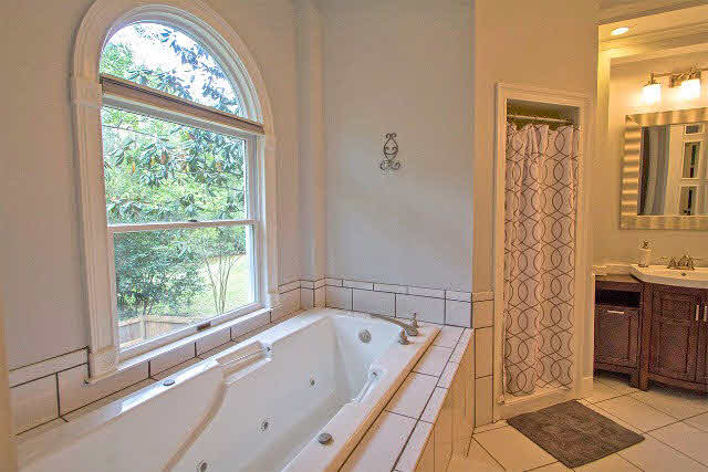 128 Lakeview Loop Daphne, AL 36526 - Photo 23 of 43 tub with window