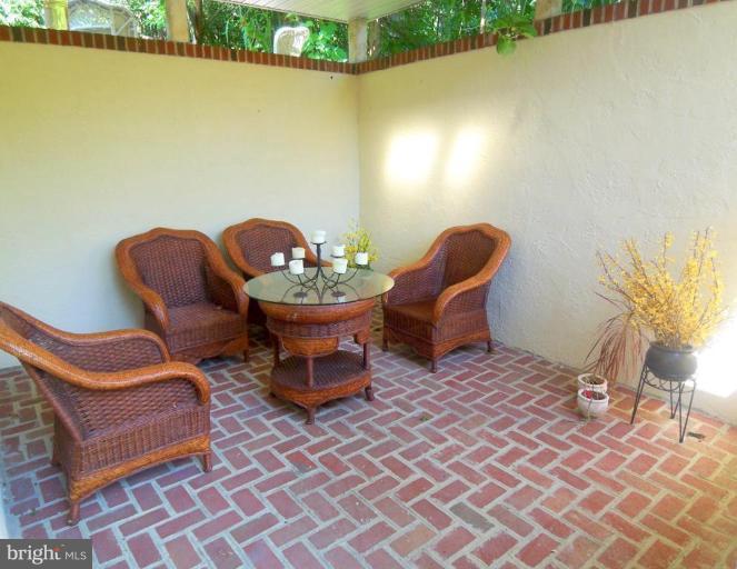 3145 South Glebe Road Arlington, VA 22202 - Photo 25 of 29 a outdoor space with furniture