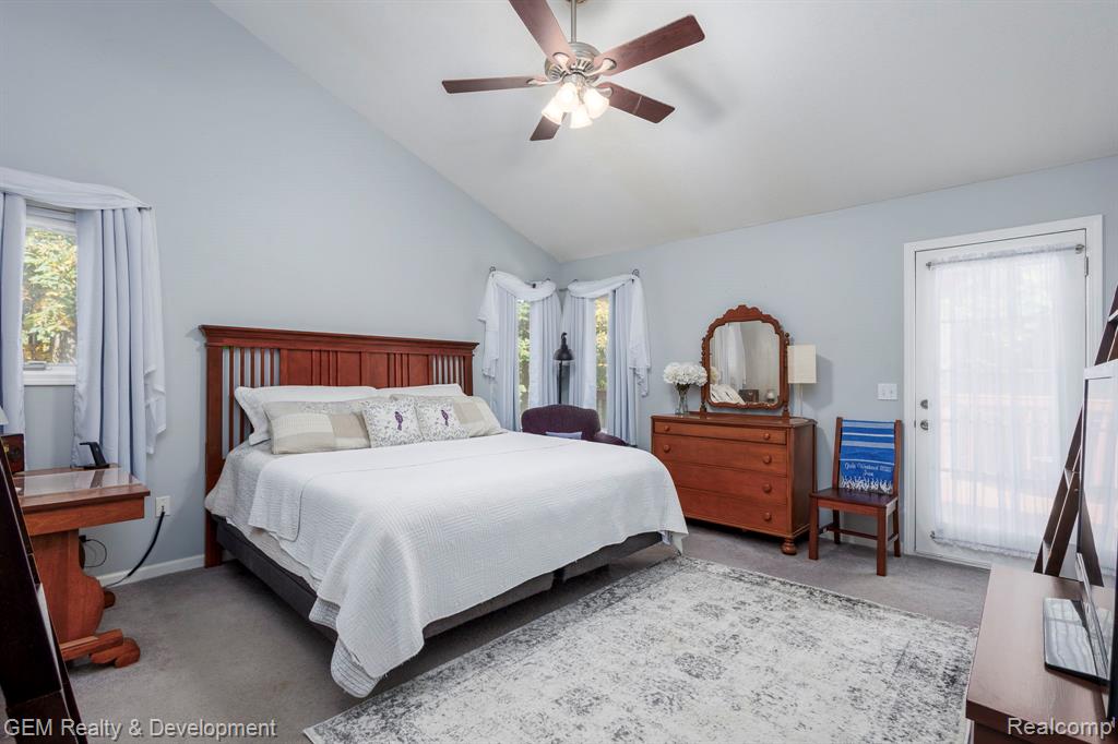 925 Sarah Road Pinckney, MI 48169 - Photo 14 of 56
