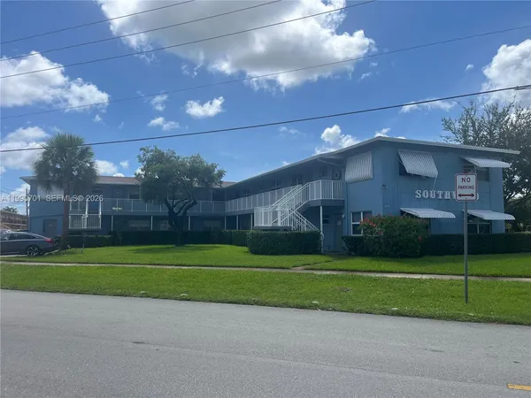 $229,000 | 3856 South Circle Drive, Unit 6, Hollywood, FL 33021