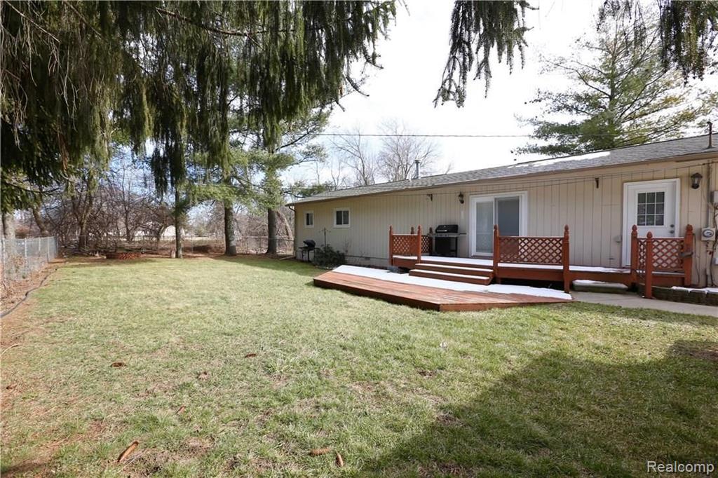 2679 East Square Lake Road Troy, MI 48085 - Photo 38 of 42