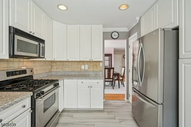 $789,000 | 1 Smoke House Court, Whitehouse Station, NJ 08889