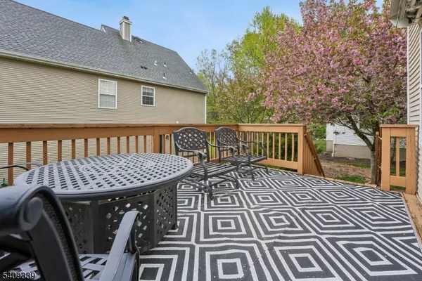 $769,000 | 1 Smoke House Court, Whitehouse Station, NJ 08889