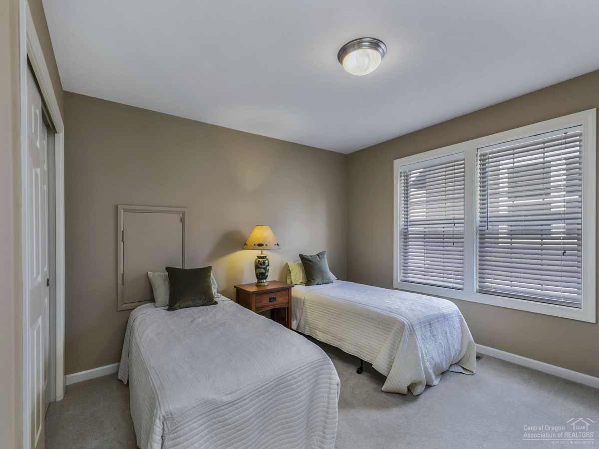 61836 Fall Creek Loop Bend, OR 97702 - Photo 11 of 25 Gallery Image 11