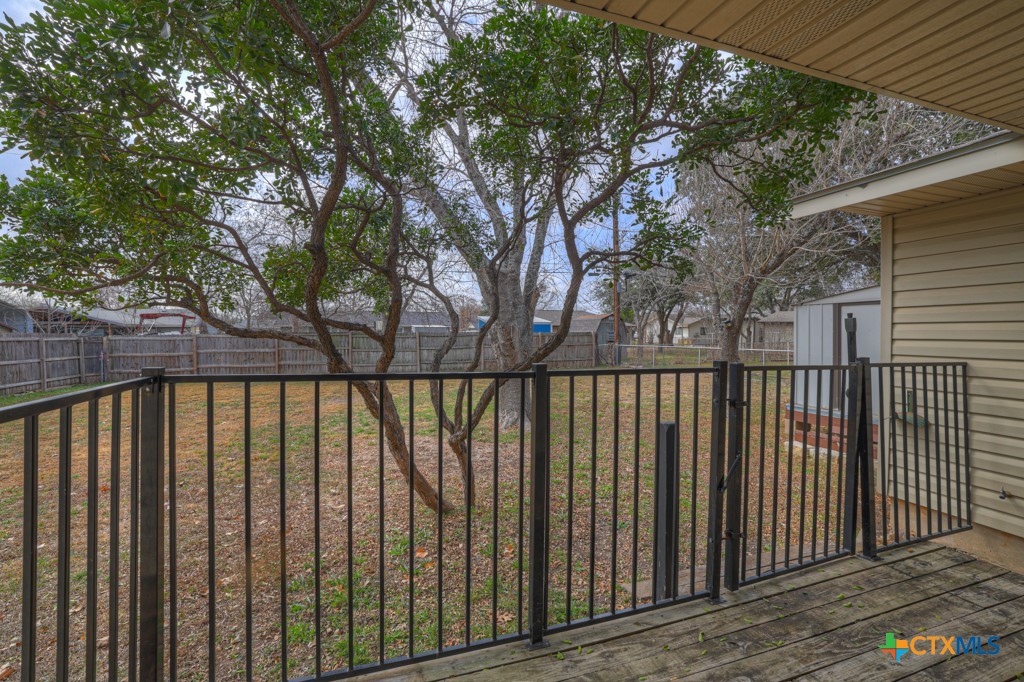 217 Gruene Road New Braunfels, TX 78130 - Photo 20 of 25 a view of a balcony with a pot