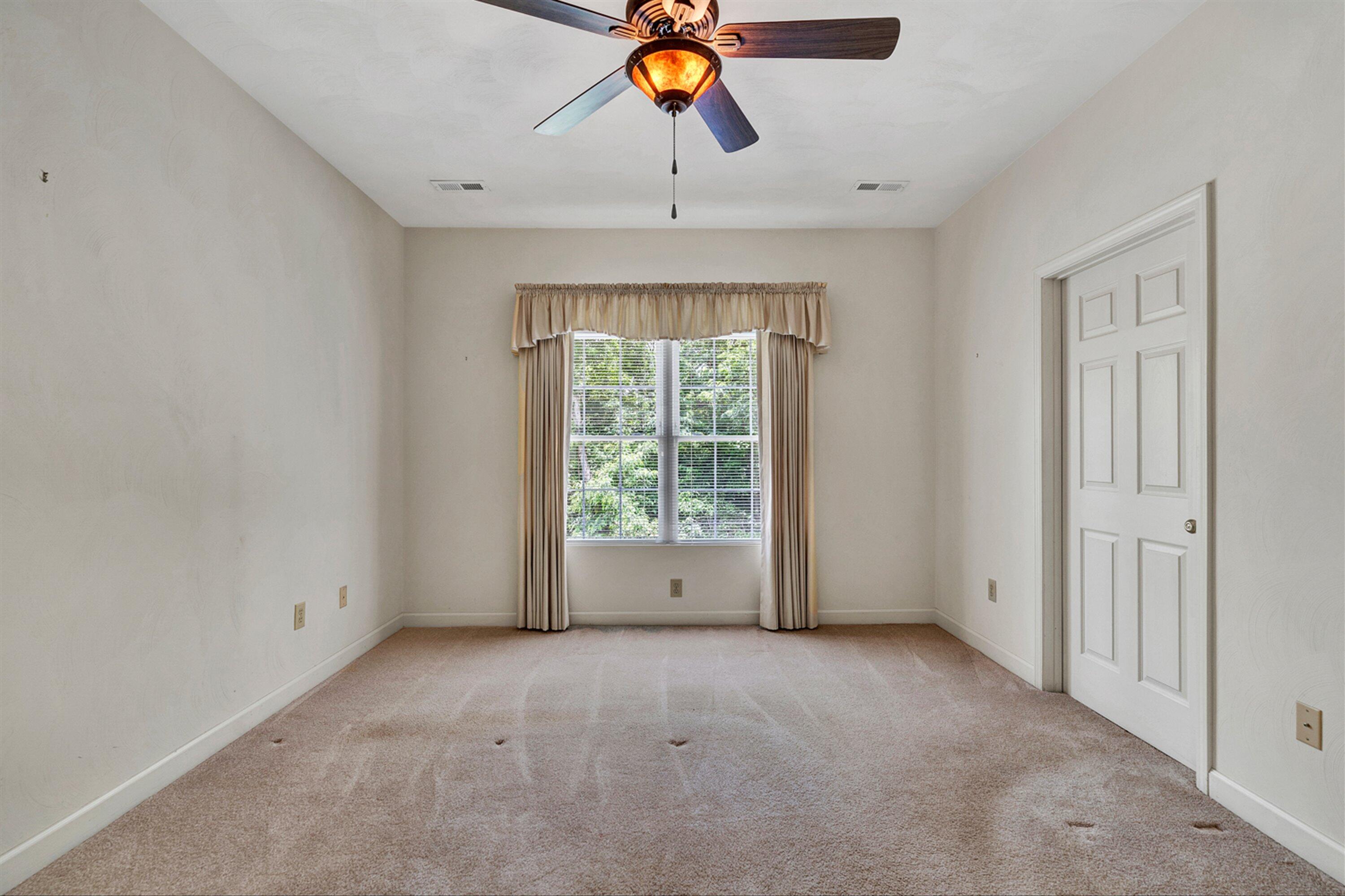 4346 Garstview Circle Roanoke, VA 24018 - Photo 11 of 19 a view of room with window and ceiling fan