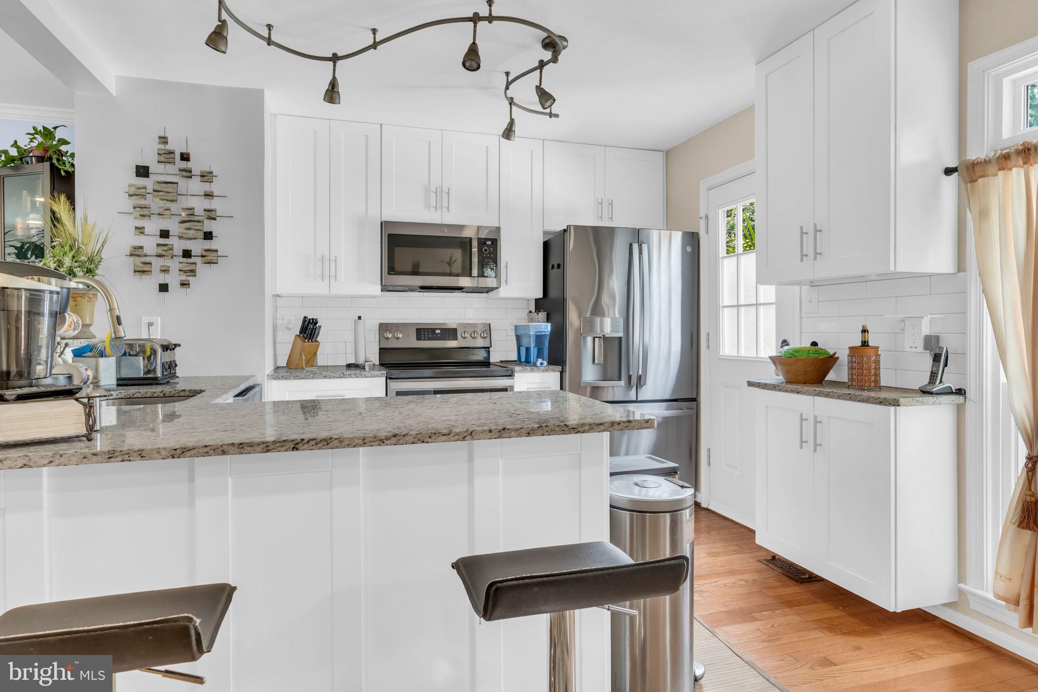 6924 Compton Lane Centreville, VA 20121 - Photo 5 of 23