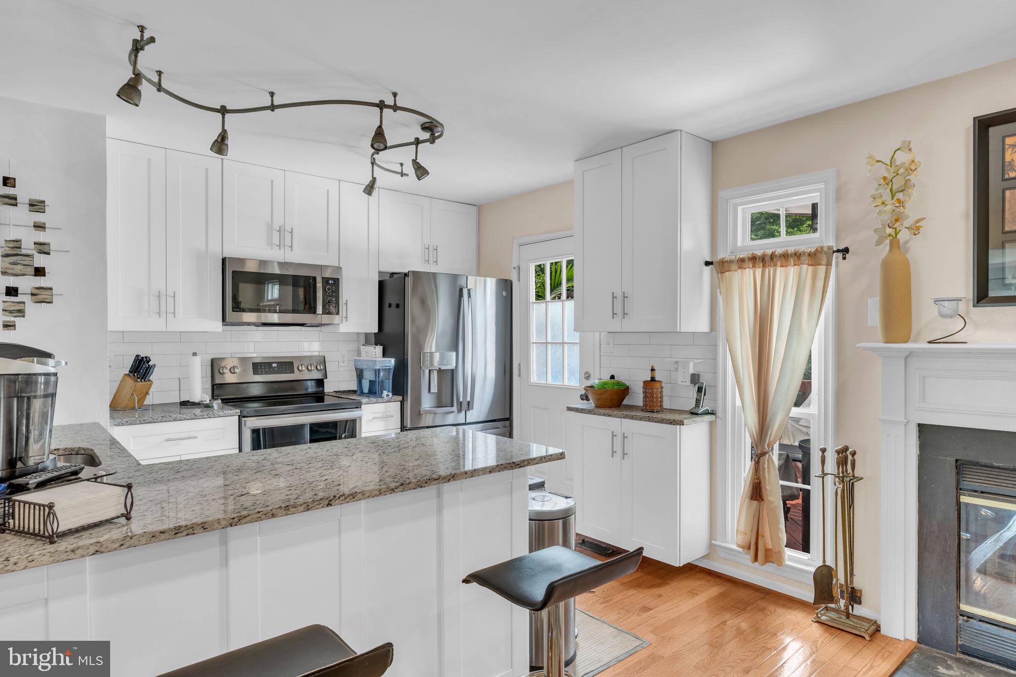 6924 Compton Lane Centreville, VA 20121 - Photo 6 of 23