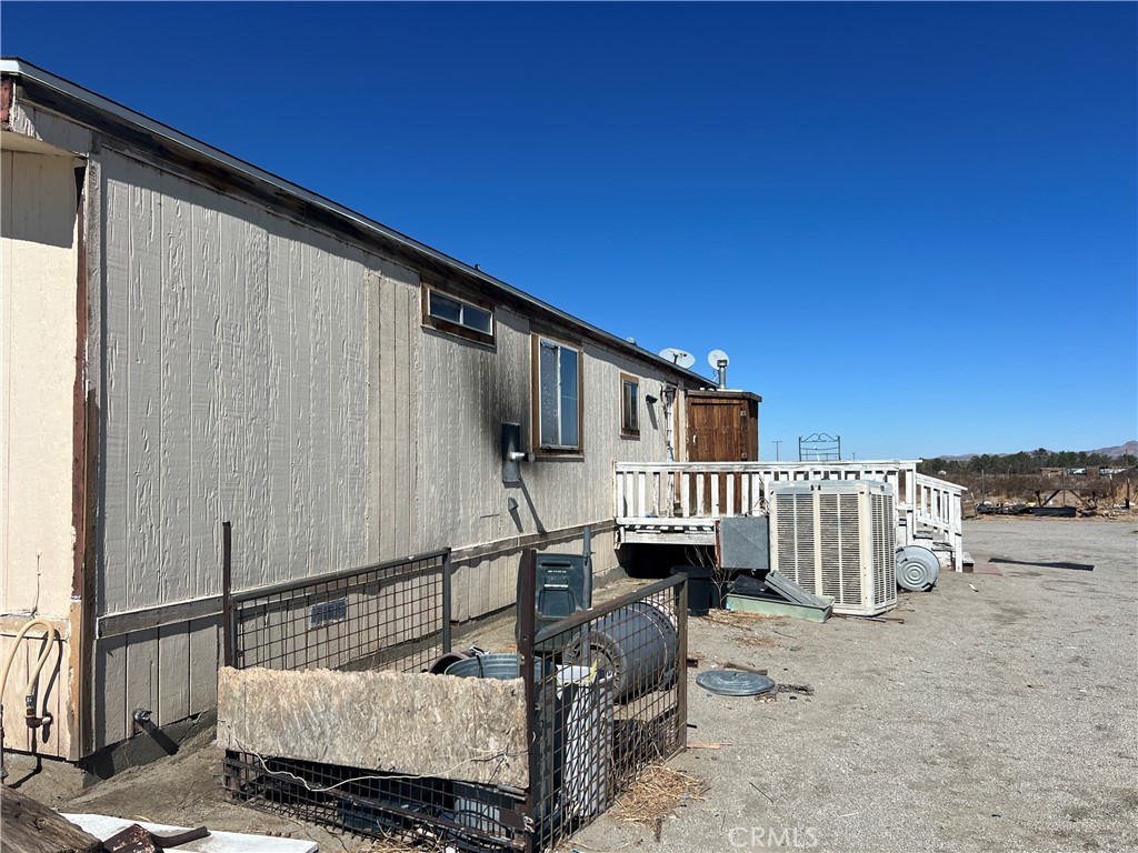 18785 El Mirage Airport Road Adelanto, CA 92301 - Photo 6 of 12 a balcony with furniture