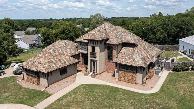 $1,150,000 | 521 West Clark Street, Warrensburg, MO 64093