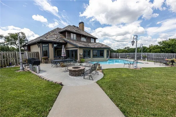 $999,999 | 521 West Clark Street, Warrensburg, MO 64093