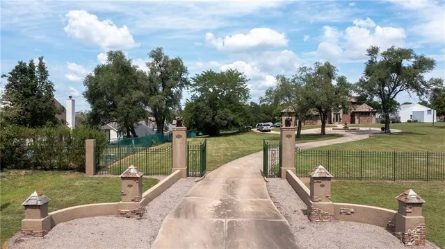 $1,150,000 | 521 West Clark Street, Warrensburg, MO 64093