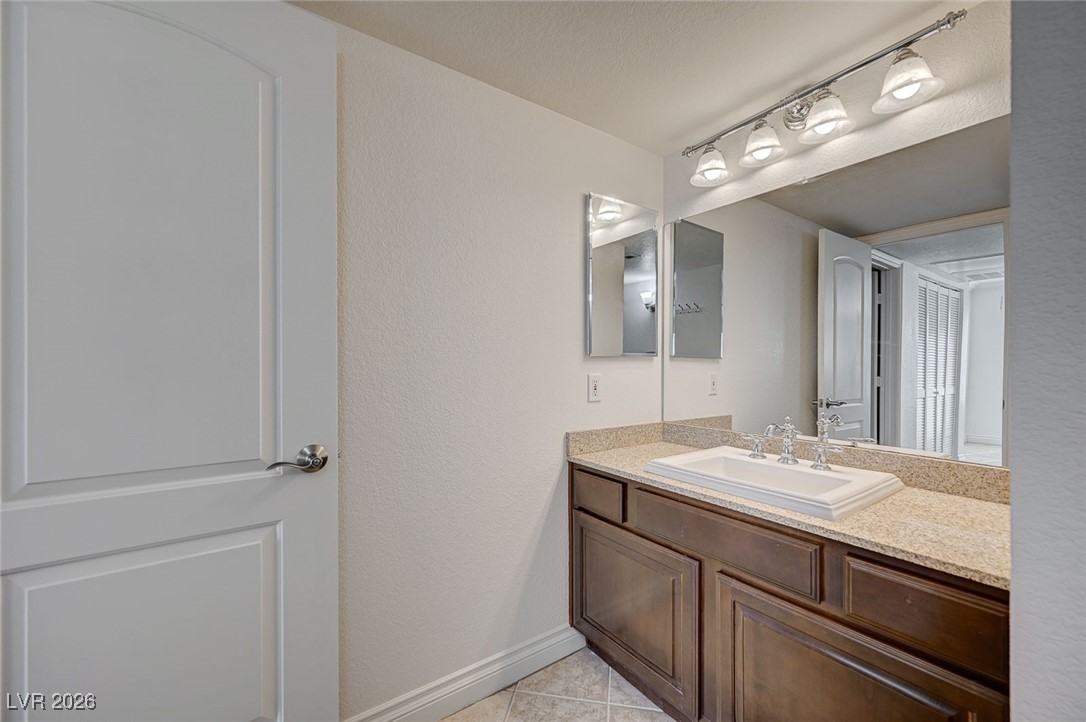 8101 West Flamingo Road, Unit 2109 Las Vegas, NV 89147 - Photo 23 of 40 Secondary Bathroom
