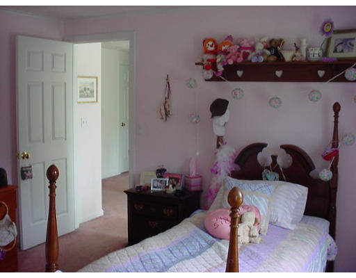 9 Spindle Tree Lane Amesbury, MA 01913 - Photo 8 of 12 Gallery Image 8