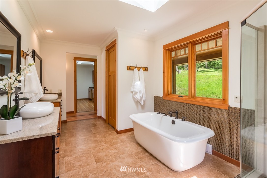 1485 East Sequim Bay Road Sequim, WA 98382 - Photo 17 of 25 a bathroom with a tub sink and mirror