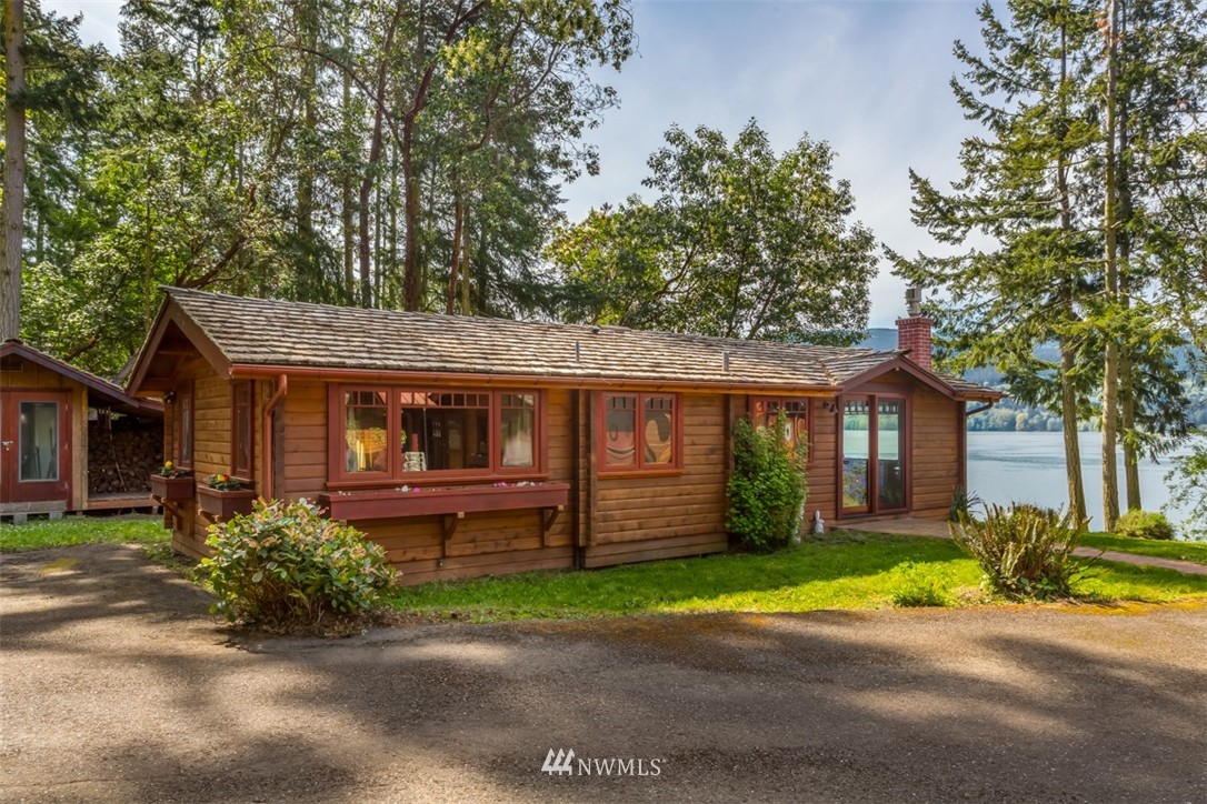 1485 East Sequim Bay Road Sequim, WA 98382 - Photo 19 of 25 front view of a house with a yard