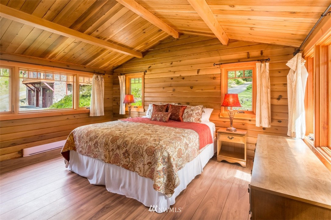 1485 East Sequim Bay Road Sequim, WA 98382 - Photo 22 of 25 a bed sitting in a bedroom next to a window