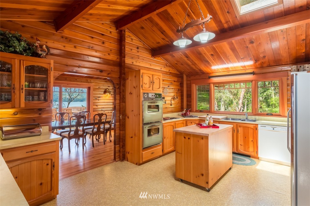 1485 East Sequim Bay Road Sequim, WA 98382 - Photo 9 of 25 a kitchen with lots of counter top space