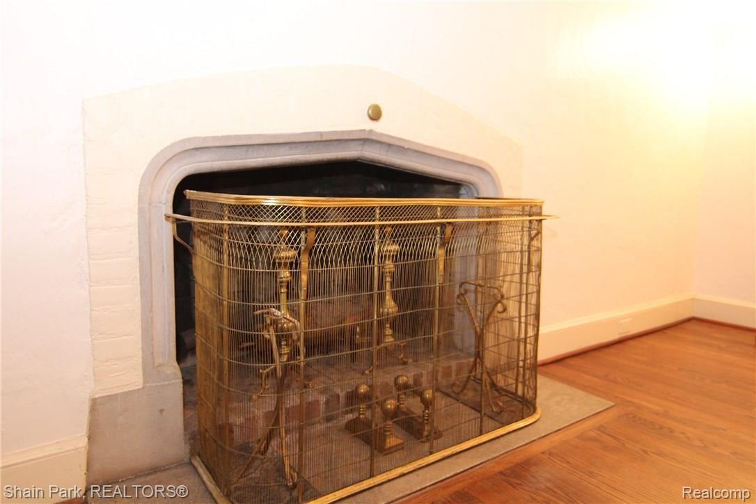 990 Burnham Road Bloomfield Hills, MI 48304 - Photo 6 of 54 Exquisite Great Room Fireplace