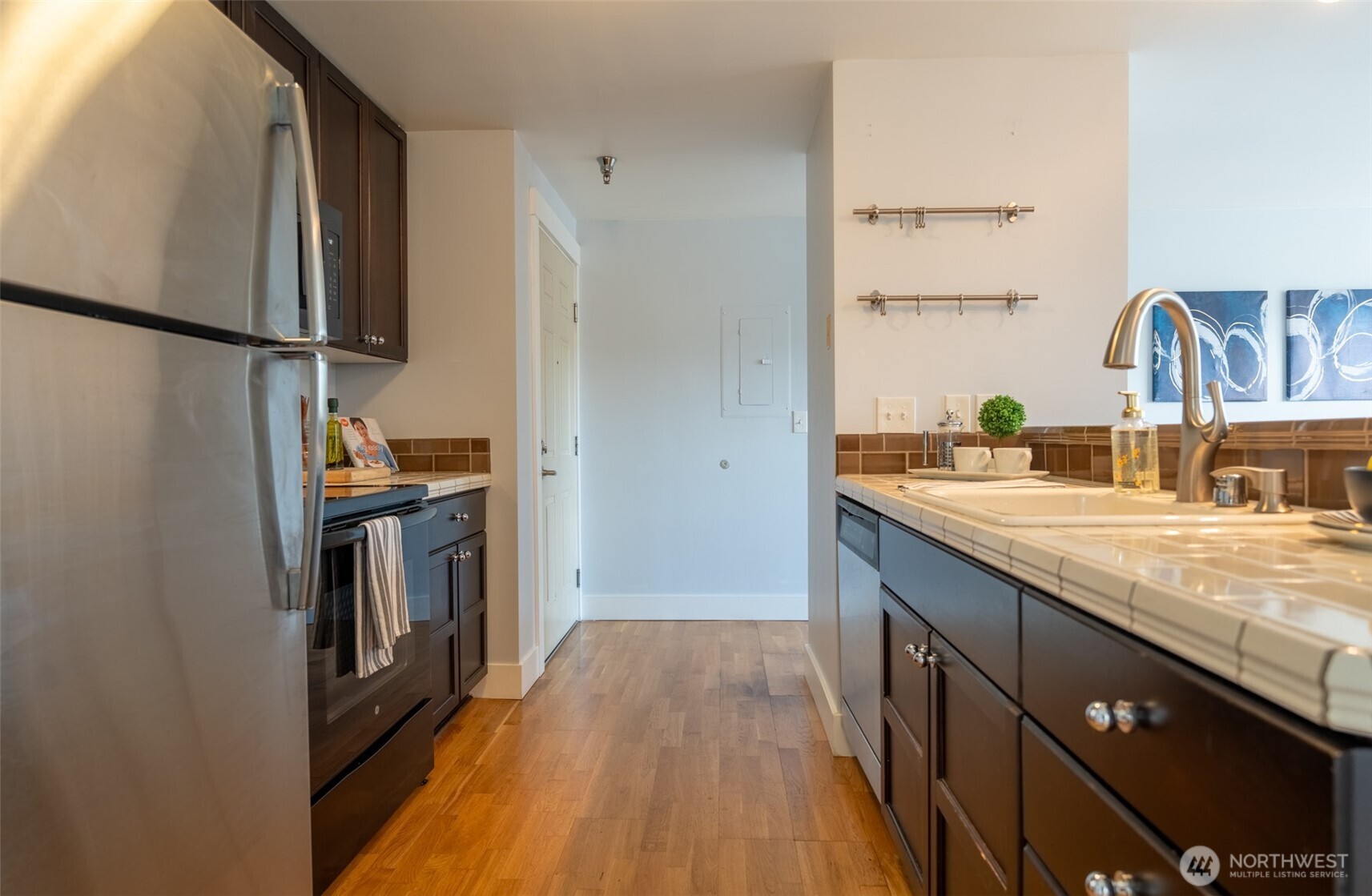209 North 39th Street, Unit 304 Seattle, WA 98103 - Photo 10 of 24