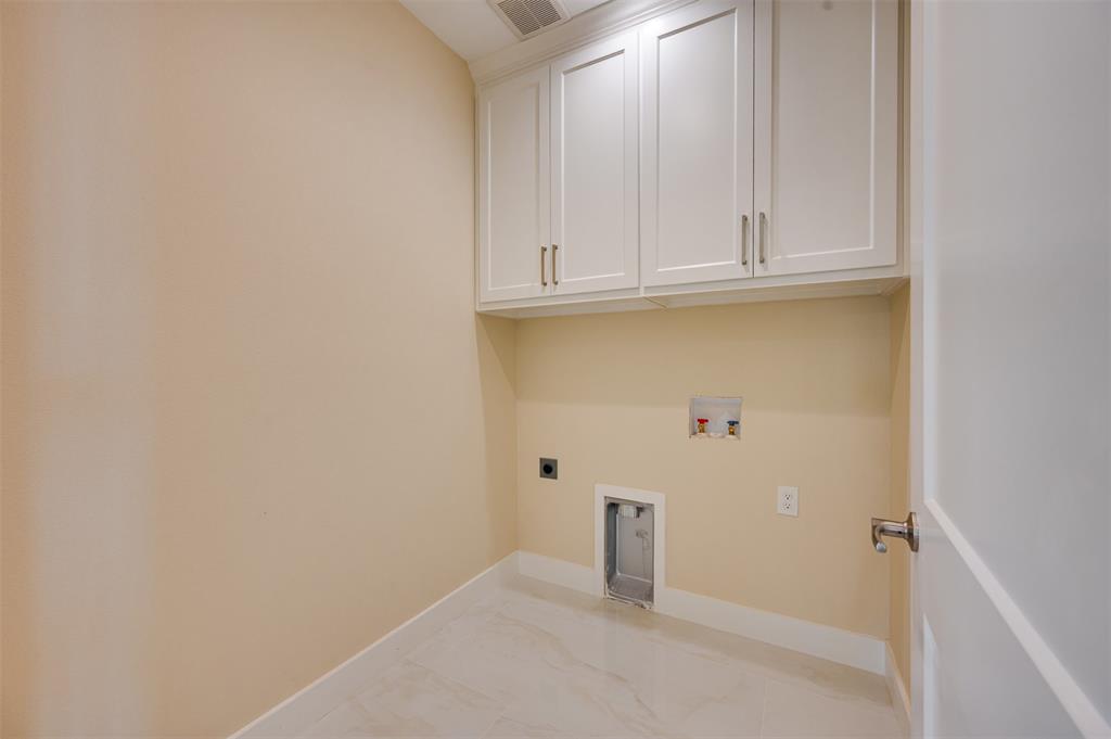 22107 Blue Water Road Chandler, TX 75758 - Photo 32 of 40 a view of white cabinet