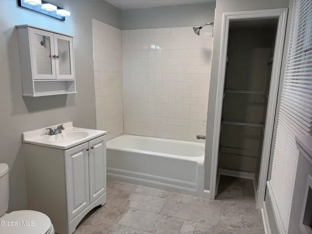 $1,500 | 528 4th Avenue, Unit 2, Troy, NY 12182