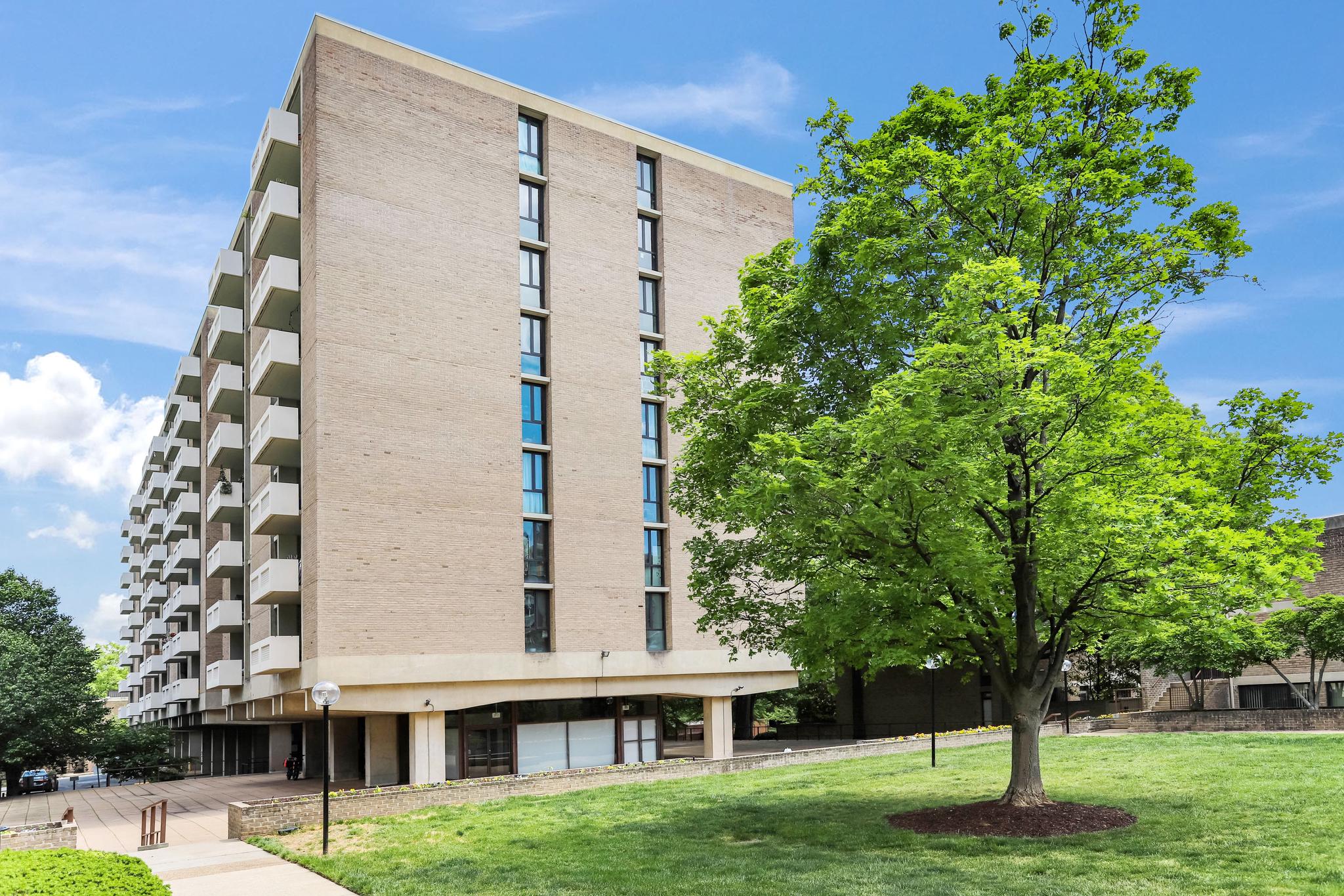 240 M Street Southwest, Unit E214 Washington, DC 20024 - Photo 2 of 32 11 Acres with courtyards and community space