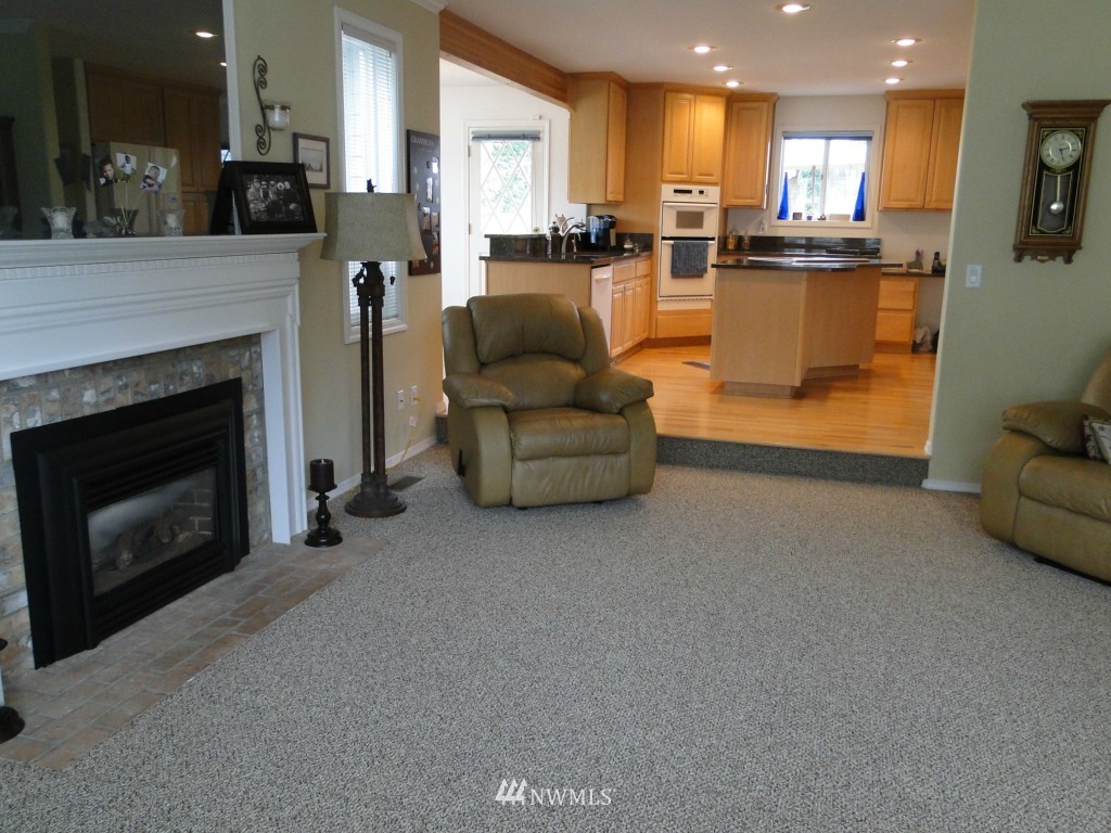 269 Jericho Avenue Northeast Renton, WA 98059 - Photo 4 of 15 Gallery Image 4