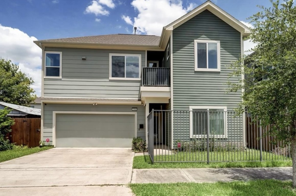 2306 Wipprecht Street Houston, TX 77020 - Photo 2 of 29 a front view of a house with a garden and plants