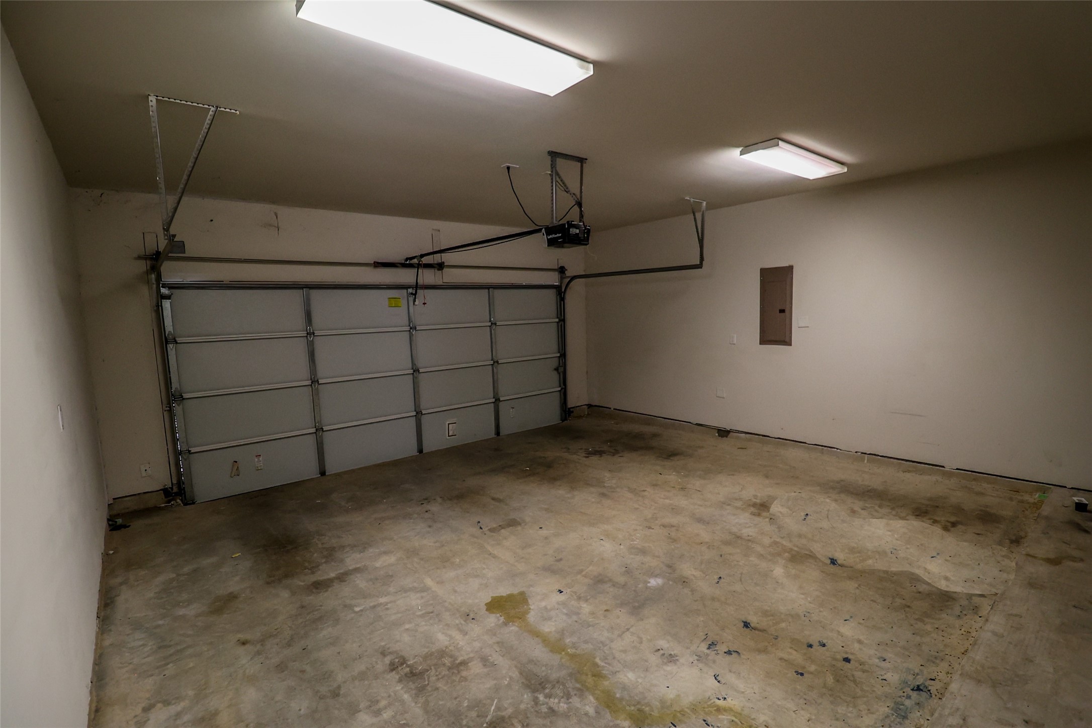2306 Wipprecht Street Houston, TX 77020 - Photo 24 of 29 a view of a garage